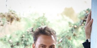 Intervista/ Rrëfimi i rrallë i Timo Fllokos për jetën personale, vendlindjen, poezinë e karrierën!