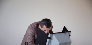 Identifikimi elektronik i votuesve/ KQZ nënshkruan kontratën me kompaninë “Smartmatic”