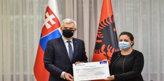 Ministrja Xhaçka pret homologun sllovak: Shqipëria përmbushi detyrimet për BE