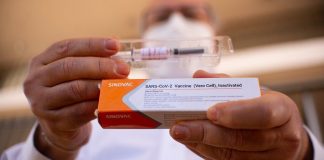 Pse doktorët e “mërgatës” gënjejnë për 50% efektivitet të vaksinës kineze