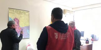 FOTOT/ Si i liruan qetësisht ambientet në pronësi të bashkisë partia e Paskal Milos dhe e Ekrem Spahisë