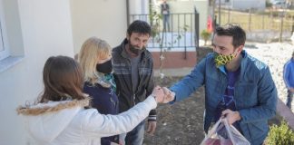 Humbi banesën e vjetër nga tërmeti, familja me dy kurorë në Farkë bëhet me dy shtëpi të reja, Veliaj: Do t’i bëjmë të gjitha shtëpitë në Tiranë, është vetëm çështje kohe!