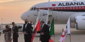 30 vite nga eksodi i 25 mijë shqiptarëve drejt Italisë, Rama në Bari me ministrin e Jashtëm italian e Guvernatorin e Puglias!