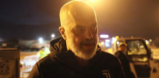 Mbërrijnë 38.400 dozat e AstraZeneca/ Nesër vaksinohen mësuesit, Rama fton mjekët e Kosovës t’i marrin dozat në Kukës