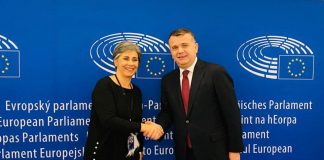 Miratohet projekt-rezoluta për Shqipërinë, Balla bisedë telefonike me Santos: Shqipëria i ka plotësuar kushte, raporti kërkoi mbajtjen e konferencës së parë ndërqeveritare