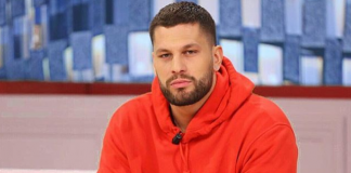 E trishtë/ Këngëtari i njohur shqiptar humb njeriun më të shtrenjtë