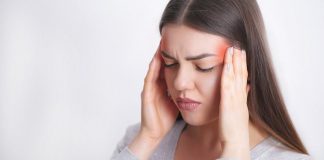 Zgjoheni nga gjumi me dhimbje koke? Zbuloni përse ndodh kjo