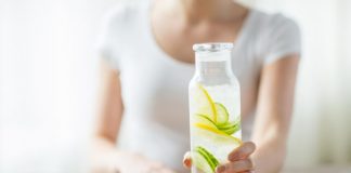 Me këto 4 mënyra shumë të thjeshta mund të pastroni trupin tuaj nga toksinat e dëmshme