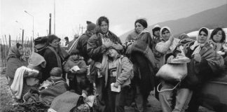 Dokumentimi fotografik i d himbjes pas s hkatërrimit të Prekazit dhe l uftës për pavarësi