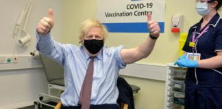 Johnson vaksinohet me AstraZeneca, Britania e Madhe realizon shifrën rekord të vaksinimeve ditore