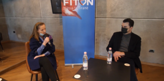 Video, Basha zhvendos fushatën në lokalin e familjes Vladi, porositësve të Toyotës me 3.4 mln euro nga shteti belg