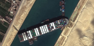 Prej disa ditësh, anija ‘Ever Given’ vazhdon të mbajë të bllokuar Suezin
