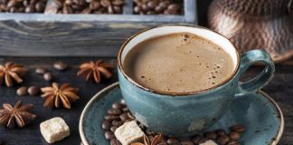 Kafeja e mëngjesit rreth botës/ Si e pinë kafenë popujt e ndryshëm?