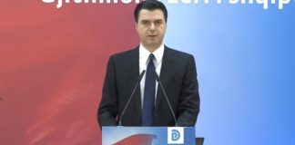 Jo vetëm kandidatë pa i pyetur/ Pritja deri në minutën e fundit, Lulzim Basha dorëzon në KQZ 24 kandidatë pa atësi dhe datëlindje, disa edhe pa gjini