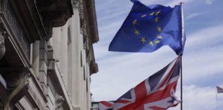 Londra shtyn zbatimin e plotë të kontrolleve të importit