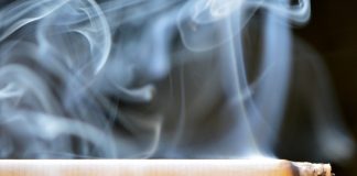 A e shton duhanpirja rrezikun e prekjes nga Covid-i i formës së rëndë?