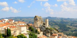 Ky fshat në Itali ofron akomodim falas për turistët, arsyeja do arsyeja do iu lërë pa fjalë