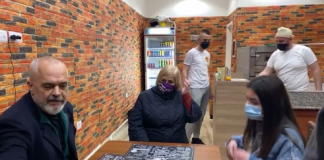 ‘Do marr picën me numër 12’, Rama ulet për të ngrënë në një piceri në Krujë