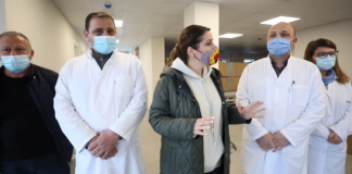 Manastirliu inspekton punimet në Spitalin e Kukësit: Vaksinohen më shumë se 10 mijë mësues