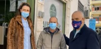 Rama batuta me qytetaren në Durrës: Në foto me kryeministrin, fotografe kryetaren e bashkisë, burrin po se po, ça do më?