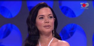 “Nuk më lë të të prek”/ Djali i ri, lë ‘si presh’ Sarën në takim