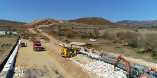 Ritme të larta punimesh në aksin Korçë-Ersekë/ Rruga e re shkurton me 20 minuta distancën