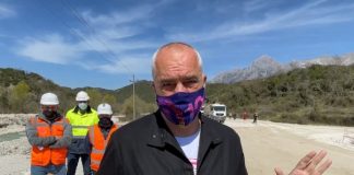 Rama inspekton punimet në rrugën e Lumit të Vlorës: Po zbulojmë një copë parajse të Shqipërisë