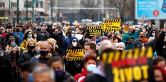 ”Çmendet” Covidi/ 131 viktima në Bosnje dhe Maqedoni. Nuk ka nisur ende vaksinimi