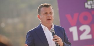 Balla takim me banorët e Katundit të Ri në Elbasan: Saliu dikur i vinte tritolin shtyllave të tensionit, dje dhe sot u mundua të pengonte ardhjen e vaksinave