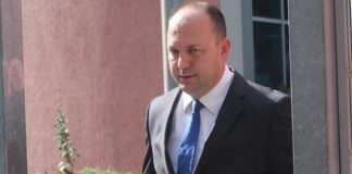 Marrëzia e radhës e PD, Florenc Hoxha ndalon iftarin e shtruar nga Elvis Naçi/ Reagon administratori i Vaqarrit: Tani edhe iftaret duhen bërë me dekret presidencial