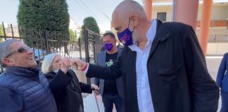 “Sot arrijmë mbi 150 mijë vaksinime”, Rama-Manastirliu inspektuan vaksinimet masive në Kavajë