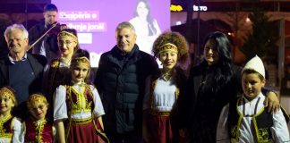 Damian Gjiknuri takim me komunitetin çam në Vlorë: Mandati i 9-të i PS, mandati i patriotëve çam që bën deputete vajzën tuaj