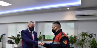 Parandalimi i vrasjes së dyfishtë në bulevardin “Migjeni”, Drejtori Veliu falënderon punonjësin e Policisë Shkëlzen Tafa