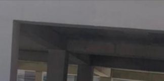 Kandidati i LSI-së në Durrës shkel ligjin: I bën pritë qytetarëve para se të hyjnë të votojnë