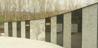 Përkujtimi i eksodit shqiptar të L uftës së Kosovës në mozaikun në Bllacë