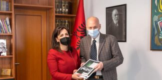 Kushi në takimin me Ambasadorin Izraelit: Krenari që nxënësit tanë të studiojnë vlerat mikpritëse të popullit shqiptar në strehimin e hebrenjve gjatë luftës