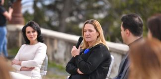 Flutura Açka e shpreh me vargje trishtimin për humbjen: Shqiptarët me marrje mendsh u gdhinë, prenë biletat për emigrim