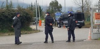 Neni dhe gafa e avokatit, që i çon në burg kontrollorët që kanë marrë peng Aeroportin e Rinasit