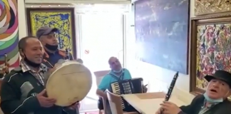 Video/ Me dajre e klarinetë, qytetarët i urojnë mbarësi Ramës në mandatin e tretë