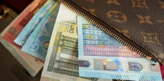 E pazakontë në Tiranë/ Shërbyesja i vjedh të moshuarës mijëra euro pas vdekjes, amaneti që kishte lënë…