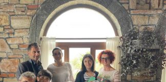 Brataj ndan pamjet e veçanta me familjen dhe ka një dedikim të ndjerë për nënën; Rrudhat, dëshmi e vështirësive që ke kaluar