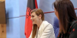 Ministrja Evis Kushi mirëpret Zëvendësministren e re Bora Muzhaqi