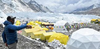 Covid shkon në “çatinë” e botës, infektohen mbi 100 alpinistë në Everest