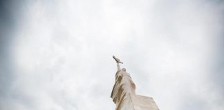 Rama uron 5 Majin me foto të monumentit për ‘Dëshmorët e Atdheut’: Respekt përjetësisht