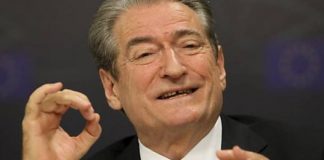 Sali Berisha reagon pasi u shpall “non grata” nga SHBA: Nxirrni provat që keni ndaj meje dhe familjes time