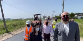 Sukth/ Rama dhe Ahmetaj vizitojnë shkollën që po rindërtohet, në shtator do të jetë gati