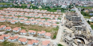 Rindërtimi, Rama poston videon nga lagjia Rilindja në Fushë-Krujë