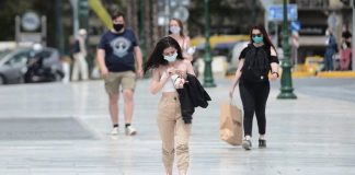 Greqia bën të detyrueshëm vaksinimin anti-COVID të punonjësve shëndetësorë/ Në bare, kafe dhe restorante tani duhet “pasaporta”