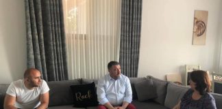 Elbasan, deputeti Klevis Xhoxhi vijon takimet me qytetarët