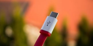 Një teknologji e re karikon laptopin, smartfonin dhe tabletin me një kabëll të vetëm